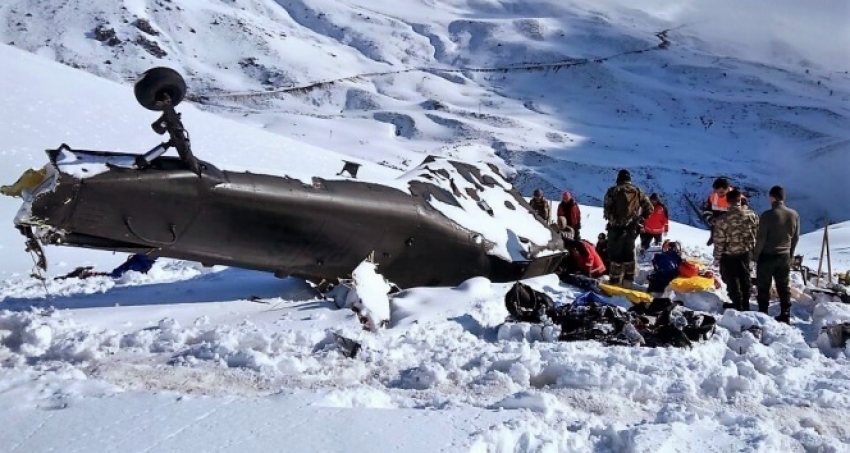 12 şehit verilen helikopterin enkazı kaldırıldı