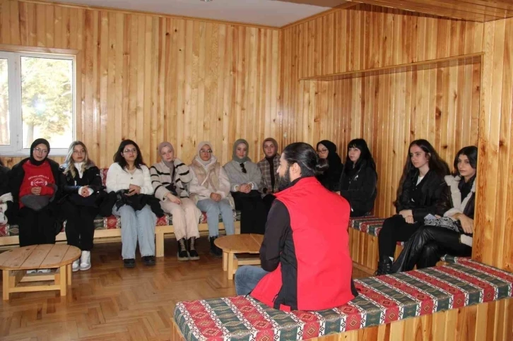 Hem Gölcük’ü gezdiler hem de hem terör konusunda bilgiler aldılar
