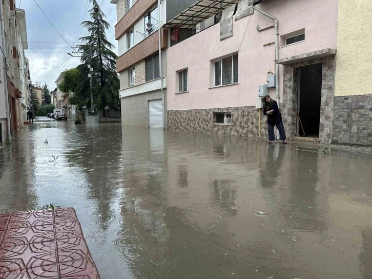 Her yağmurda bodrumu su dolan kadın ESKİ’ye isyan etti
