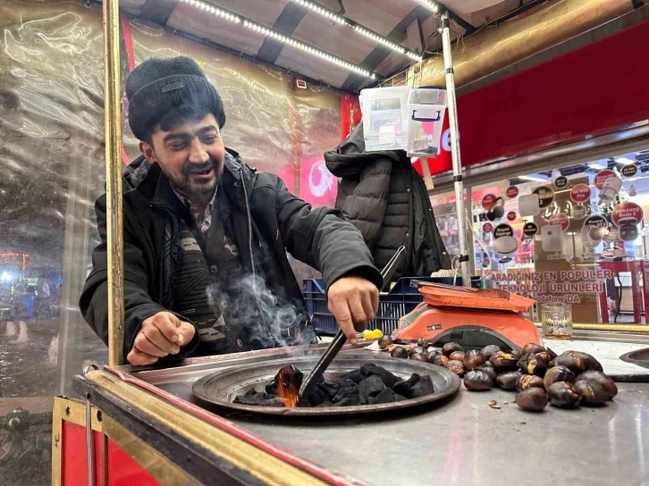 Herkes eğlenirken, onlar ekmek derdinde