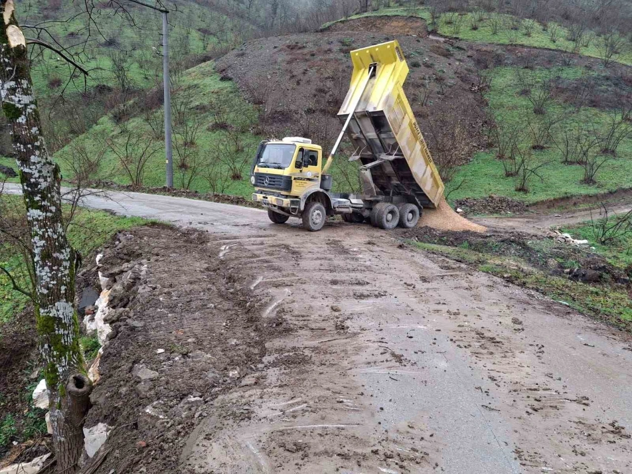 Heyelan bölgesinde anında çalışma
