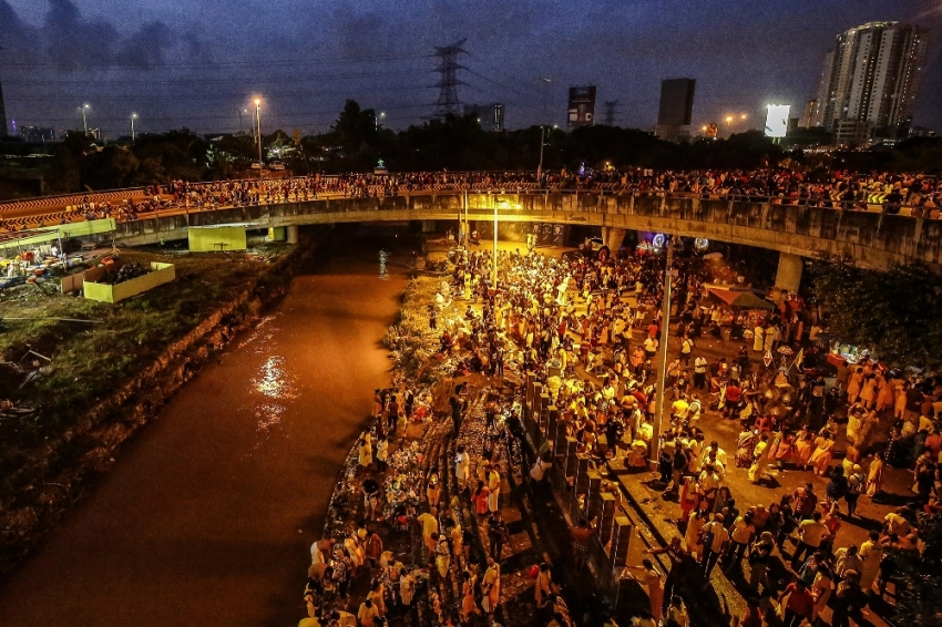 Yüz binlerce Hindu, Thaipusam Festivali’ne akın etti