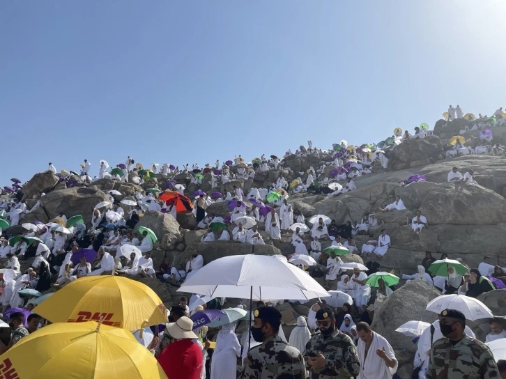 Hicri 1445 yılının hacıları Arafat’ta toplandı
