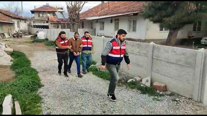 Hırsızlık şebekesine darbe vuran JASAT, şüphelileri evlerinden topladı
