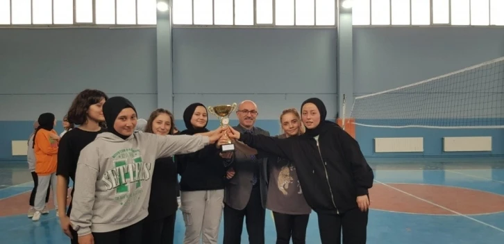 Hisarcık Anadolu Lisesi’nde voleybol turnuvası
