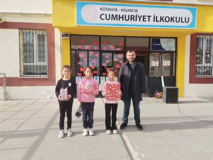 Hisarcık’ta kütüphaneden en çok kitap alıp okuyan öğrenciler ödüllendirildi
