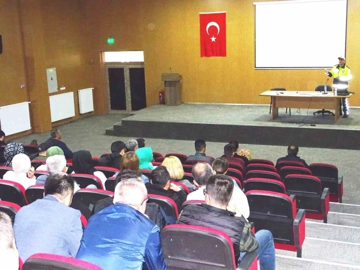 Hisarcık’ta öğretmenlere güvenli araç kullanımı semineri
