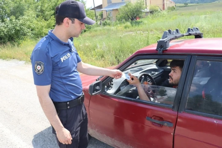 Hocalar’da jandarma ve polisten ortak trafik denetimi
