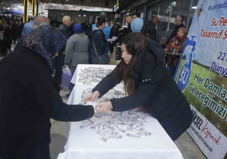 Honaz Belediyesi su tasarruf aparatı dağıttı
