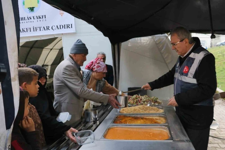 İhlas Vakfı Kahramanmaraş’ta depremzedelere iftar verdi
