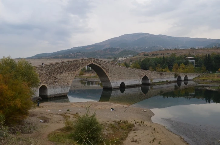 İhtişamlı duruşuyla Taş Köprü 5 asırdır ayakta
