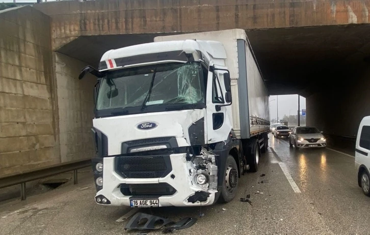 Bursa'da iki ayrı zincirleme kaza: 2 yaralı