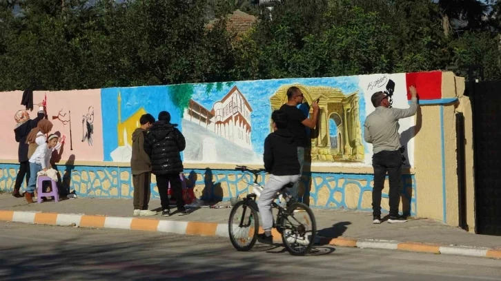 İlçeyi güzelleştirmek isteyen gönüllüler bir oldu, mahalle sanat sokağına döndü
