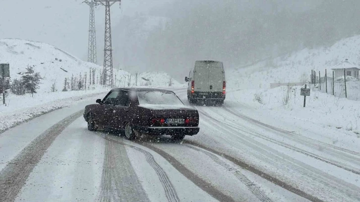 Ilgaz’da kara yakalanan sürücüler yolda kaldı
