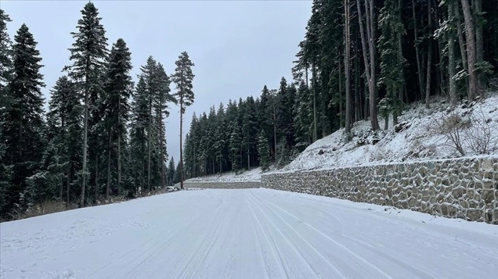 Ilgaz Dağı'nda kar yağışı etkili oluyor