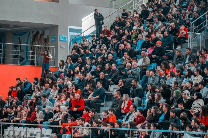 İlkler Şehri Uşak Basketbol Takımı ikinci yarıya avantajlı başlamak istiyor
