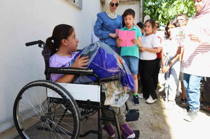 İlkokul öğrencilerinden anlamlı davranış: Mezuniyet balosu yerine arkadaşlarını sevindirdiler
