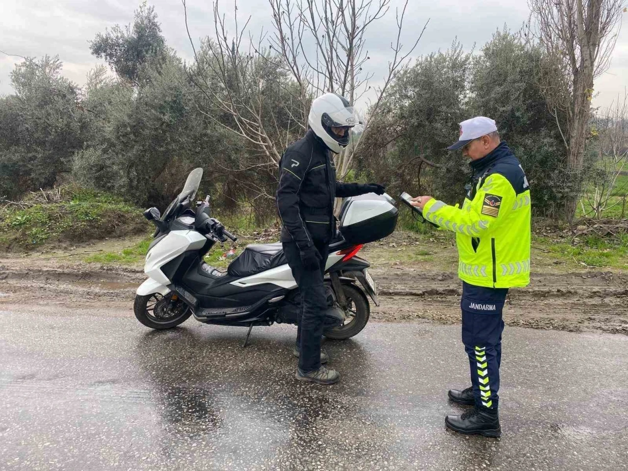 İncirliova’da jandarmadan motosiklet sürücülerine bilgilendirme
