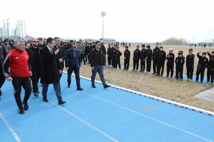 İpekyolu’nda 8 kulvarlı atletizm pisti hizmete açıldı
