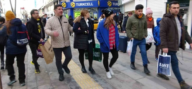 İran’daki 4 günlük tatil Van esnafının yüzünü güldürdü
