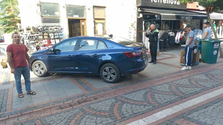 İş yeri önüne çekilen araç meraklı bakışlar arsında çekiciyle götürüldü.
