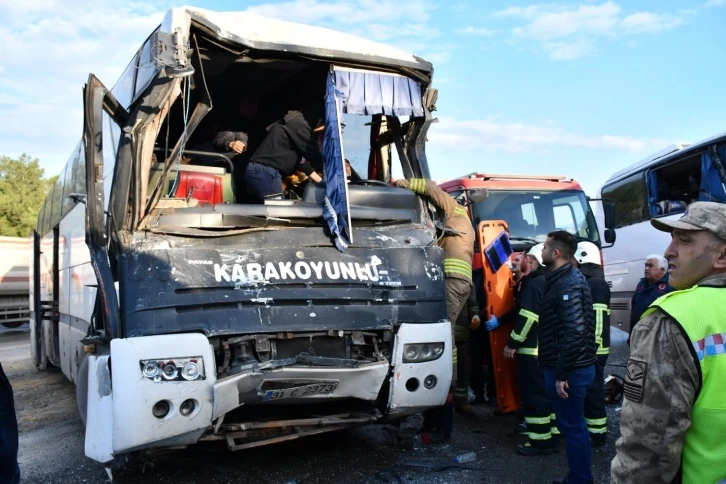 İşçi servislerinin çarpıştığı kazada yaralı sayısı 11 oldu
