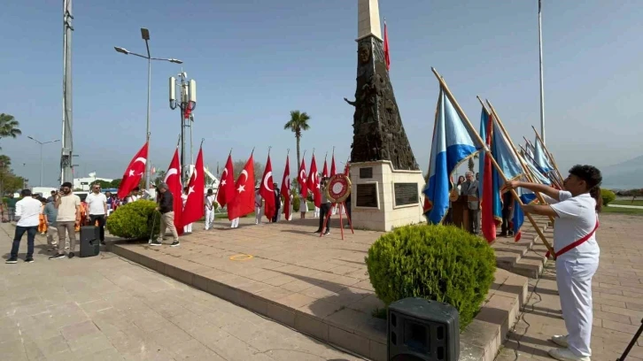 İskenderun’da  Atatürk anıtına çelenk bırakıldı
