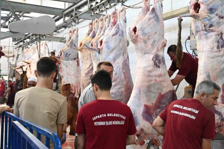 Isparta Belediyesi iki gün boyunca mezbahada 300 kurban kesimi yapacak
