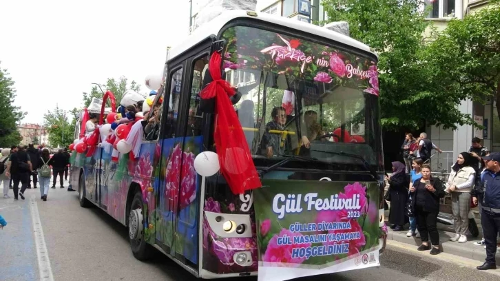 Isparta’da "Gül Festivali" renkli görüntülerle başladı
