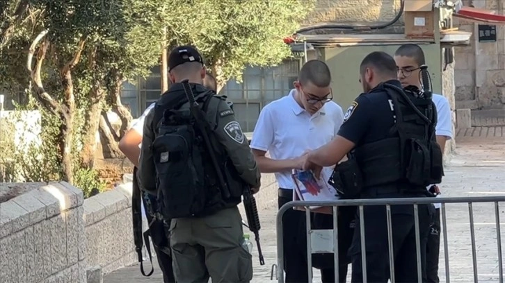 İsrail polisi, işgal altındaki Doğu Kudüs'te Filistinli öğrencilerin kitaplarına el koydu