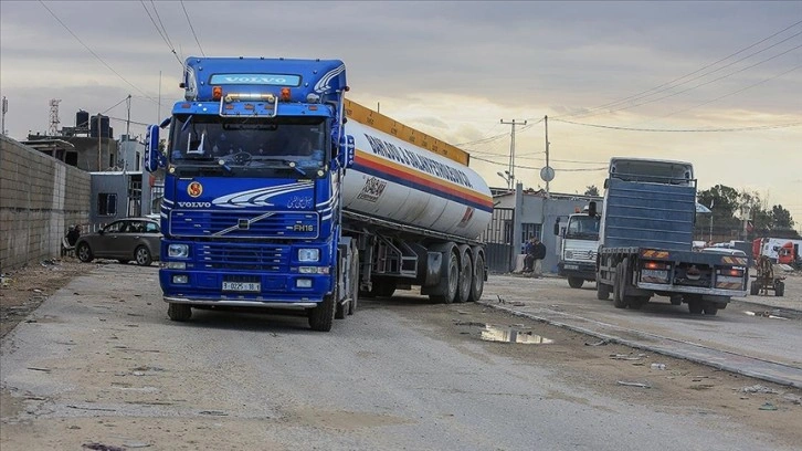 İsrailli bakanlar 40 gün sonra Gazze'ye giren yakıtı sindiremedi