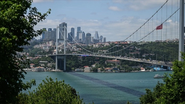 İstanbul Boğazı gemi trafiğine açıldı