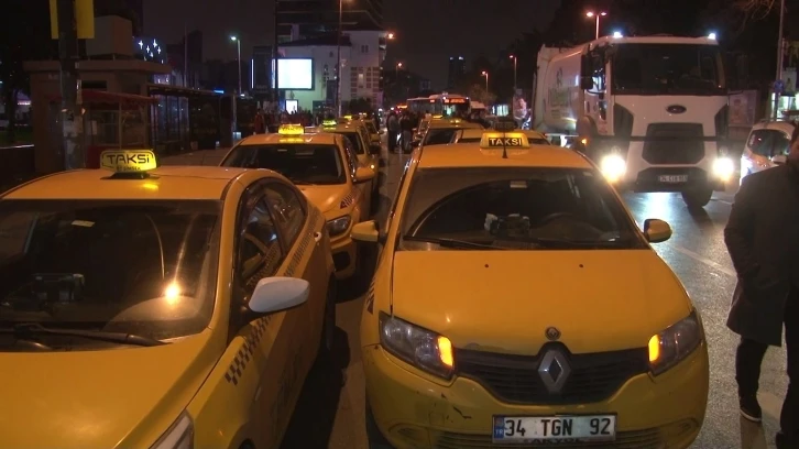 İstanbul’da taksicilerden ’kötü izlenim’e tepki eylemi
