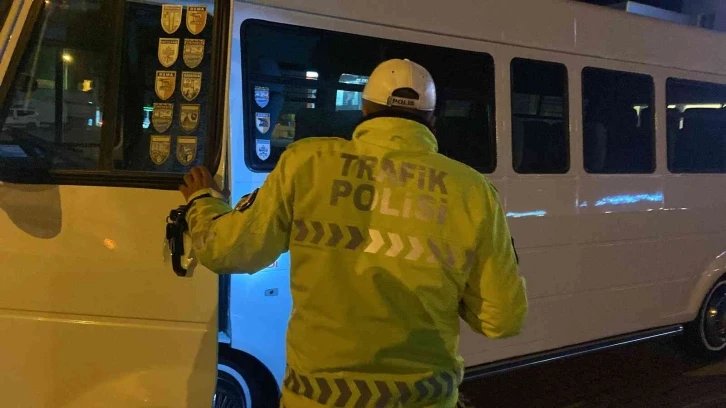 İstanbul’dan sahte plakalı minibüsle geldiği İnegöl'de polise yakalandı