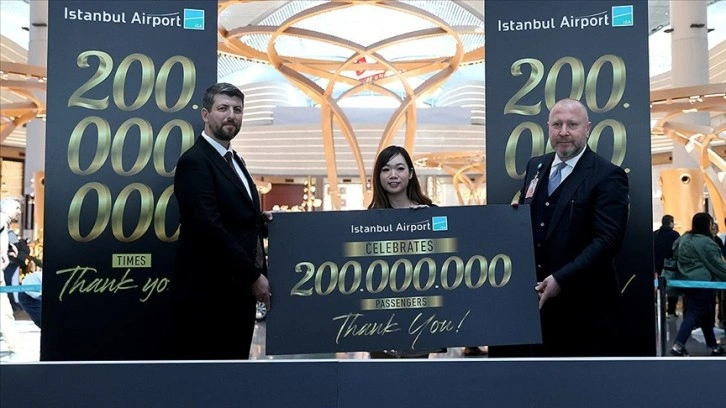 İstanbul Havalimanı'nın 200 milyonuncu yolcusu Malezyalı Lee oldu