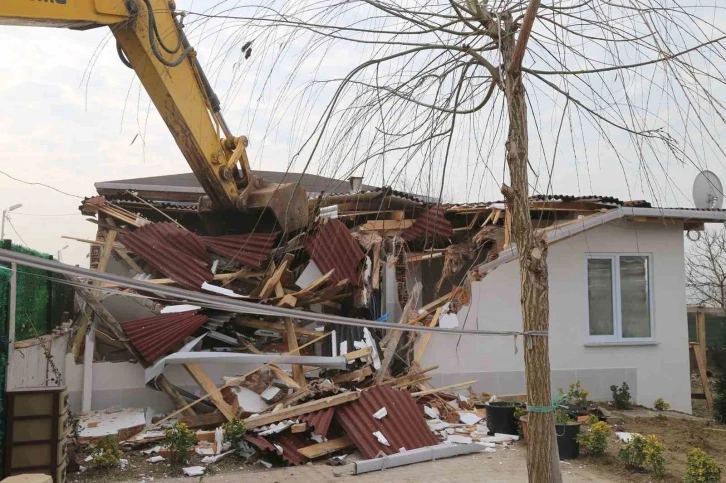 İstanbul’un içme suyu havzasına yapılan 22 kaçak yapı yıkıldı
