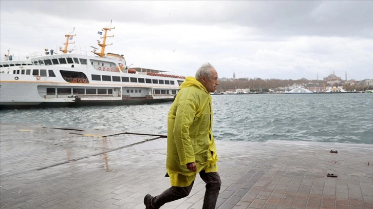 İstanbul’da lodos nedeniyle bazı vapur seferleri yapılamıyor