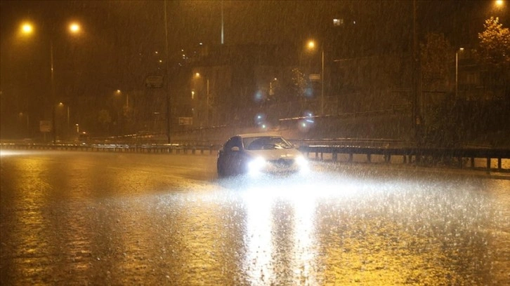 İstanbul’da sağanak etkili olmaya başladı