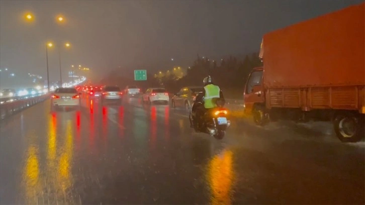 İstanbul'un bazı bölgelerinde sağanak etkili oluyor