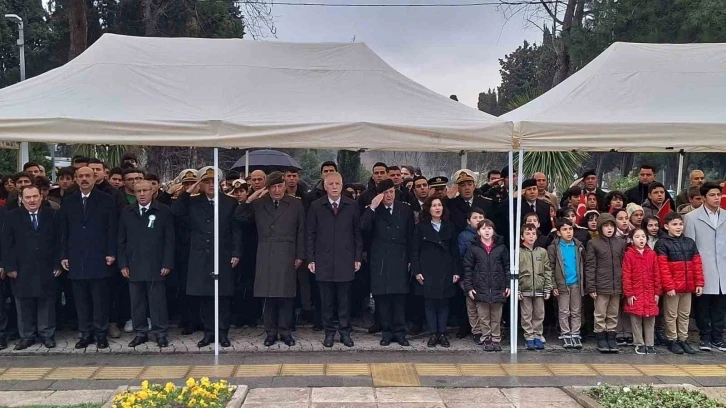 İstiklal Marşı’nın kabulünün 103’üncü yıl dönümünde Mehmet Akif Ersoy anıldı
