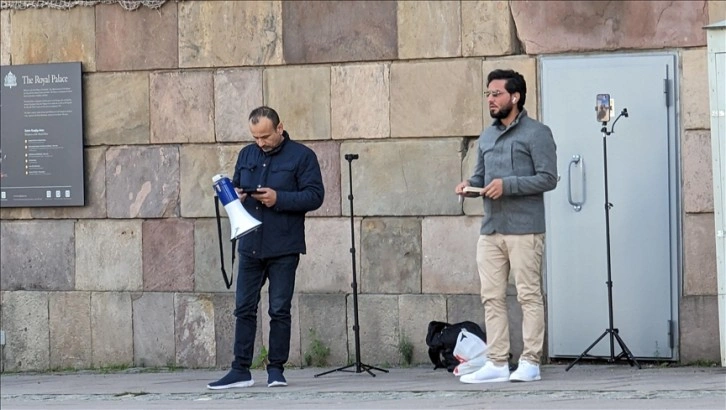 İsveç'te parlamento binası önünde Kur'an-ı Kerim'e yönelik saldırı