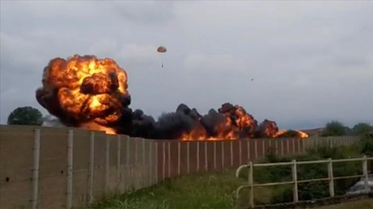 İtalya Hava Kuvvetlerinin akrobasi timi "Frecce Tricolori"ne ait uçak düştü