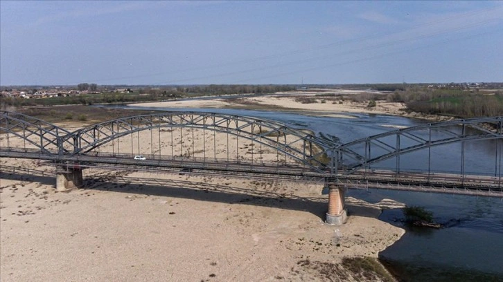 İtalya'nın en büyük nehri Po'daki kuraklık sıkıntısı sürüyor