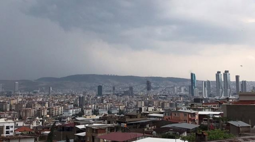 İzmir'de neler oluyor! Havada anlam verilemeyen bulutlar görüldü