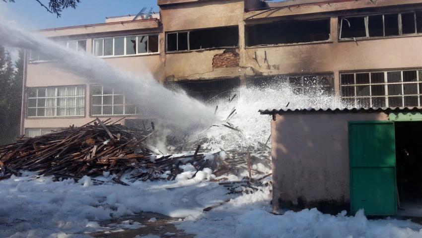 İzmir'de meslek lisesi yandı