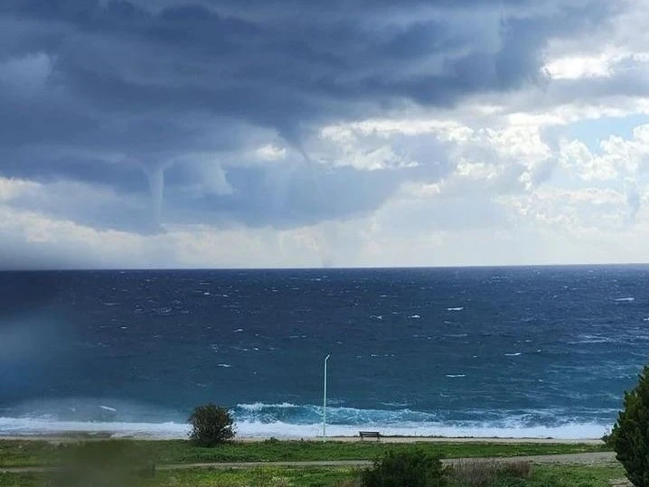 İzmir’de 2 gün üst üste hortum paniği
