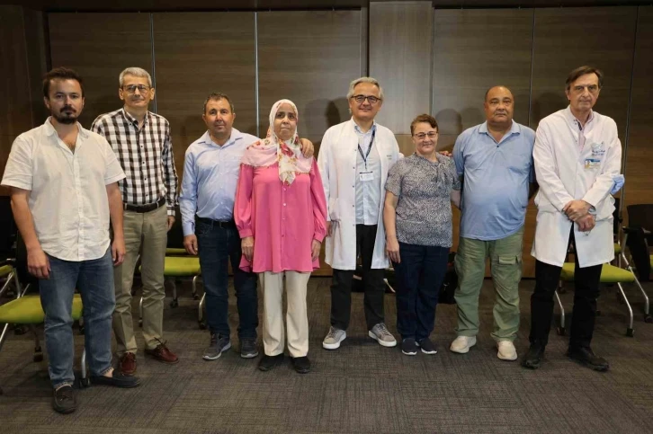 İzmir’de iki aile çapraz böbrek nakliyle hayata yeniden başladı