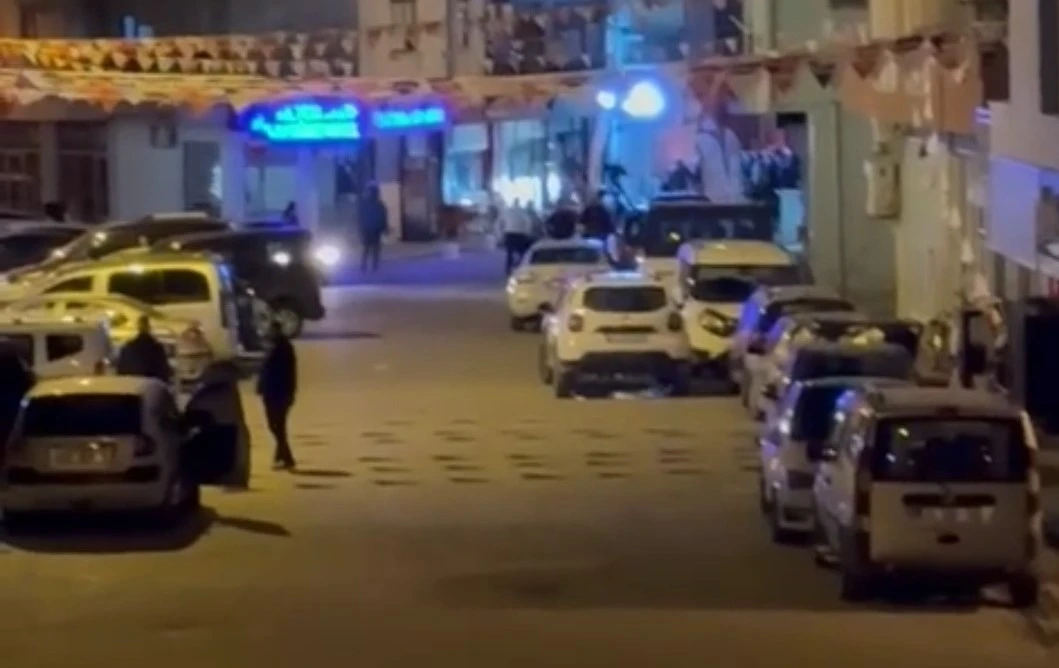 İzmir’de polislere silahlı saldırıda 2'si ağır 3 polis yaralandı