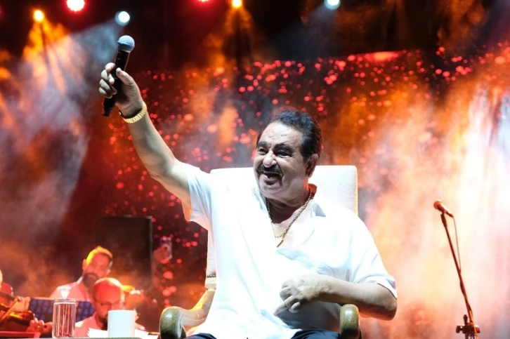 İzmir’de yıldızlar geçidi: İbrahim Tatlıses’ten muhteşem konser
