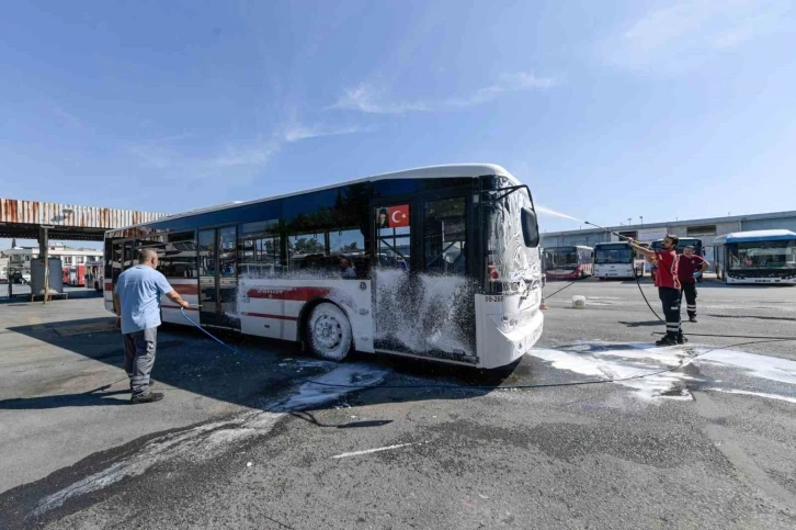 İzmir’in toplu ulaşım araçları tertemiz
